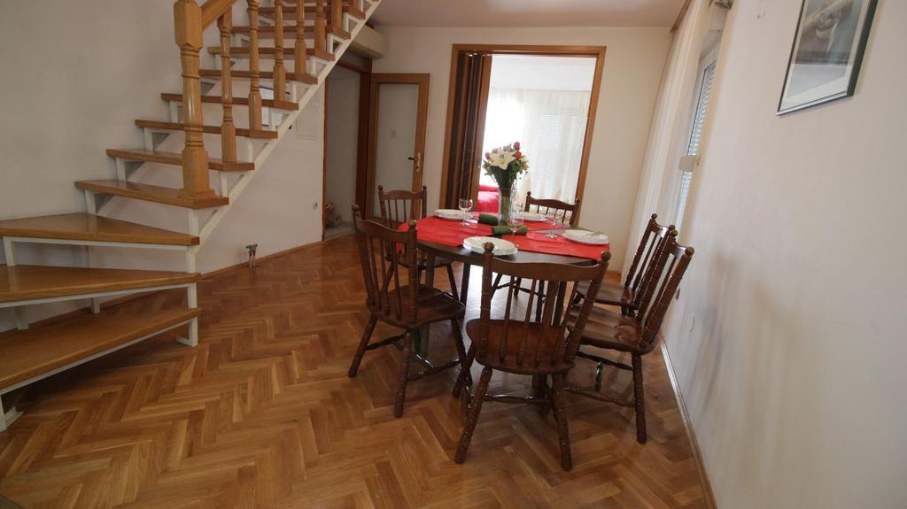 Apartments Ivka 오미스 외부 사진