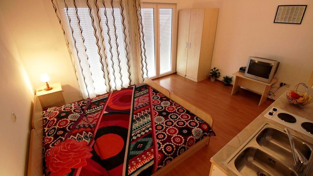 Apartments Ivka 오미스 외부 사진