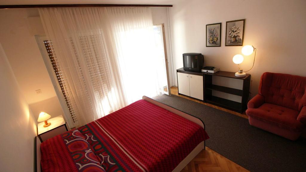 Apartments Ivka 오미스 외부 사진